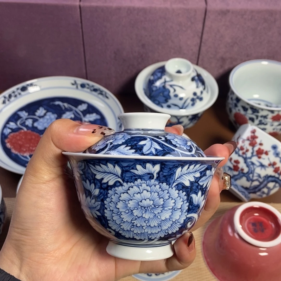 陶阳春白雪釉里红蓝底白花牡丹盖碗