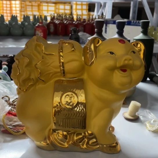 三到五斤装镀金猪陶瓷酒瓶