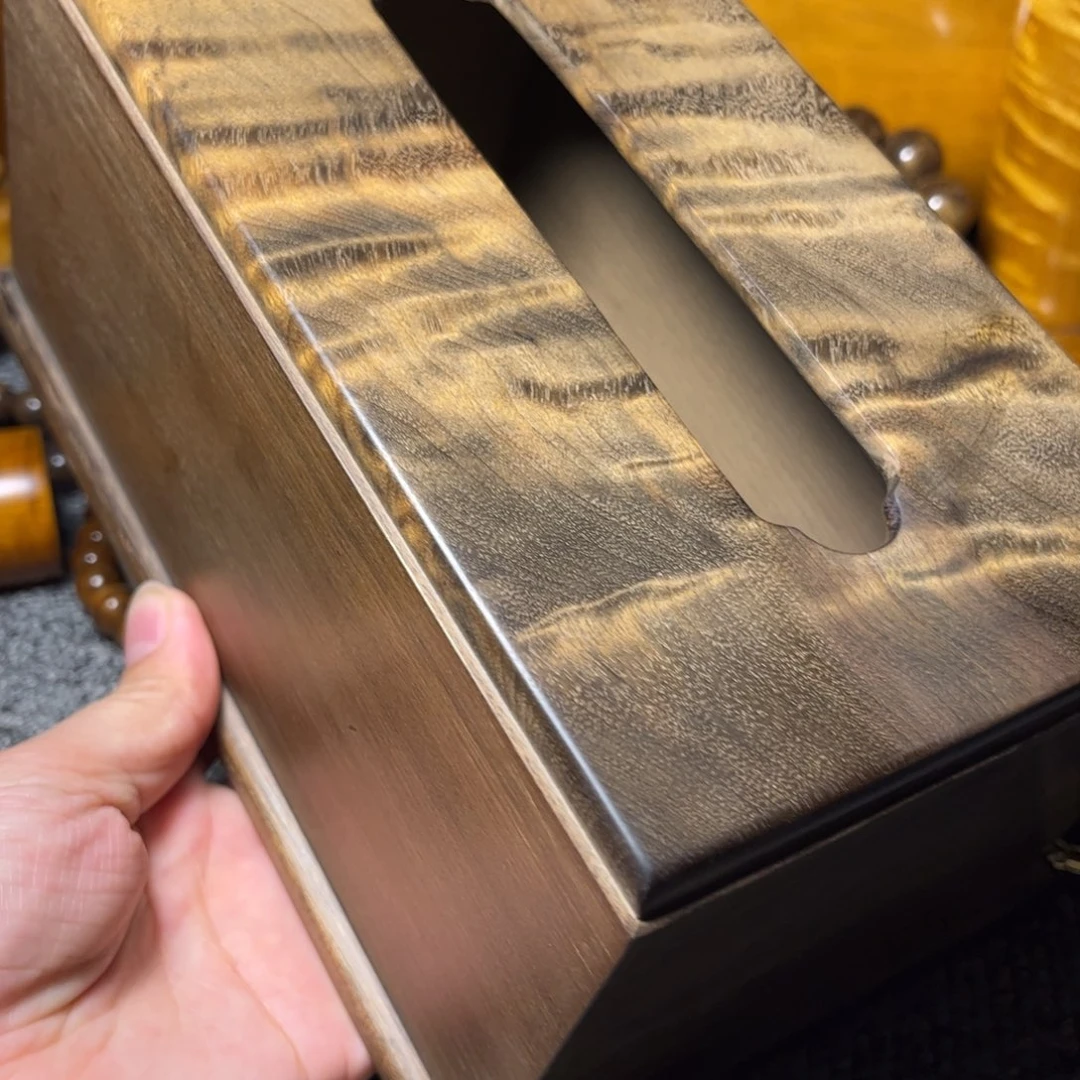 金丝楠阴沉木花纹纸巾盒