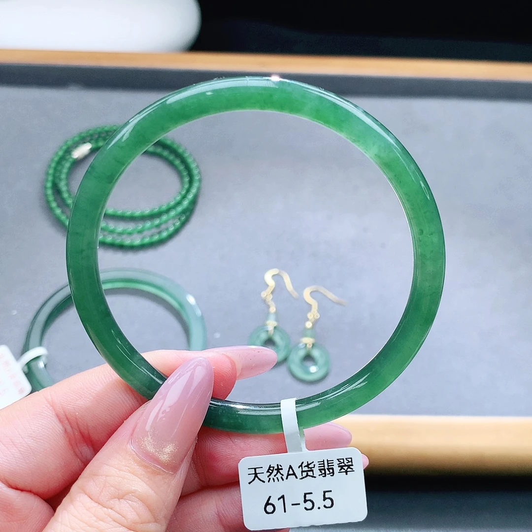 未镶嵌手镯（圆镯）翡翠