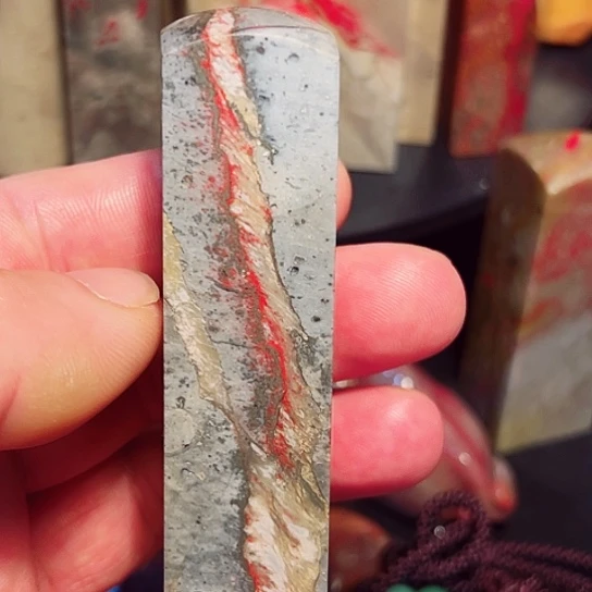 昌化石印石牛角底鸡血章