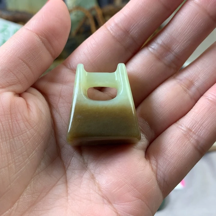 岫岩老玉（透闪石质玉）挂件未镶嵌美**荐