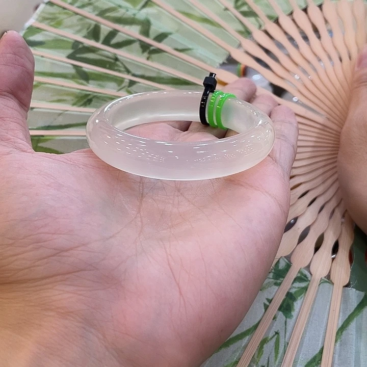 玛瑙/玉髓手镯未镶嵌多***猫