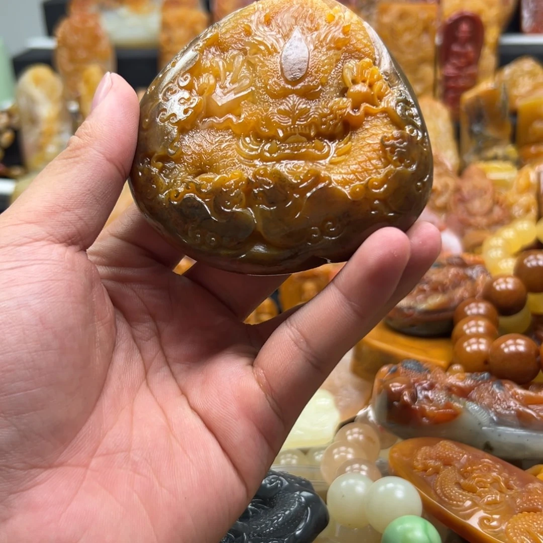 兔***萌未镶嵌石英质玉（黄龙玉）黄龙玉