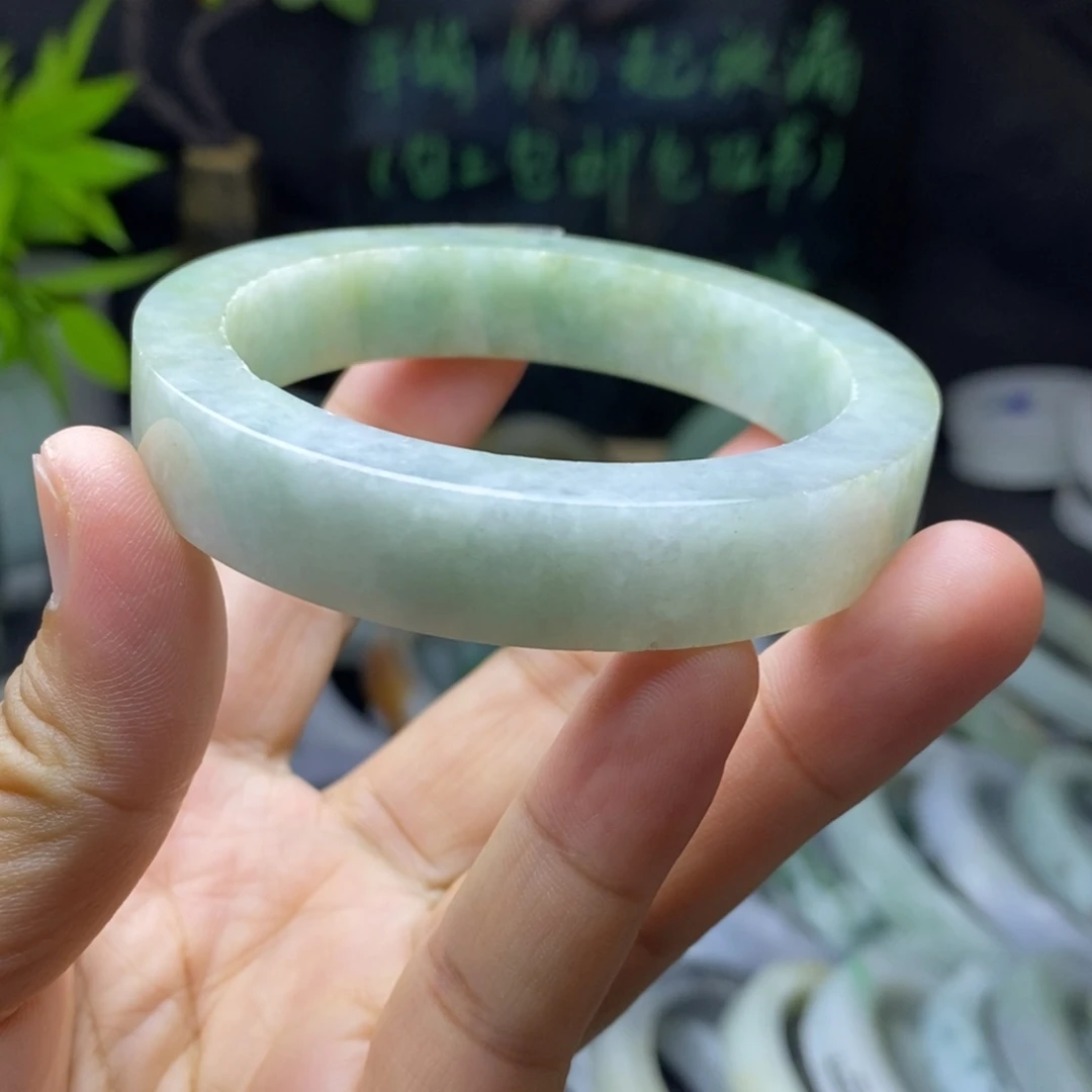 定制翡翠未镶嵌手镯