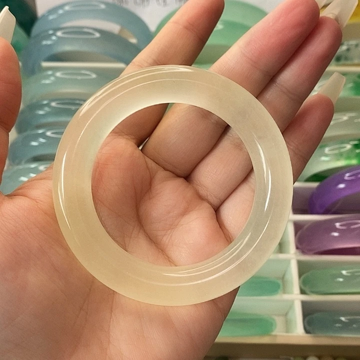 石英质玉未镶嵌手镯