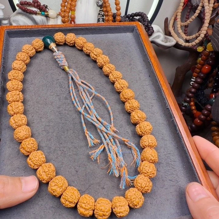 金刚菩提吊坠手持