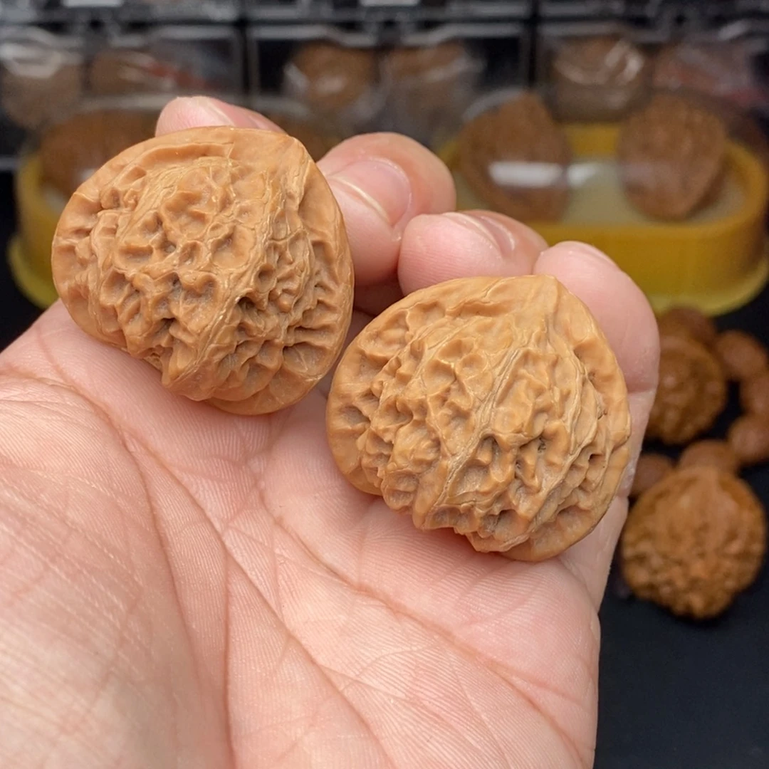 核桃把件双**砂 37左右宫灯