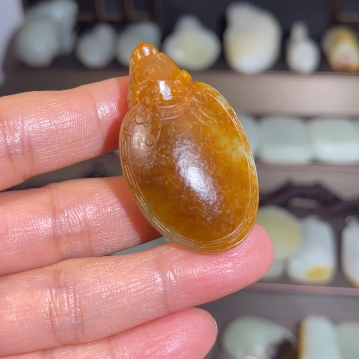 和田玉未镶嵌把件