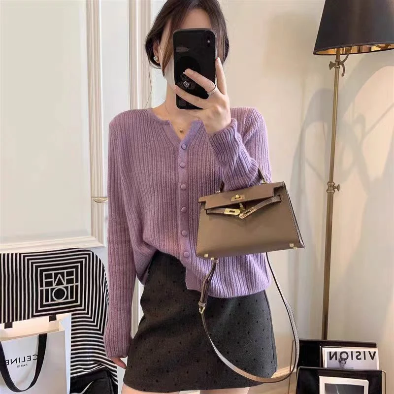 早秋新品紫色包扣剪刀领百搭气质韩系针织衫小开衫女