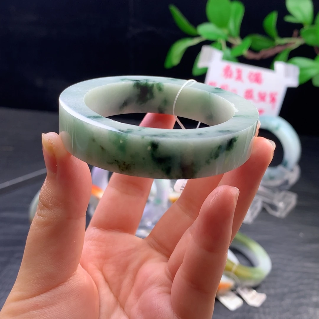 定制翡翠未镶嵌手镯