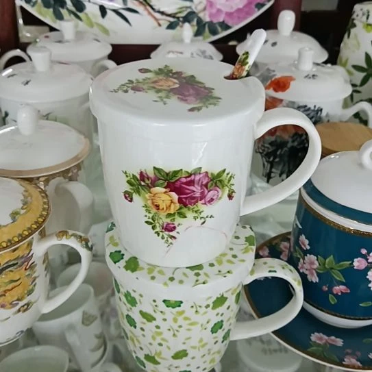 Q***Q红贴花玫瑰杯子加咖啡勺两套