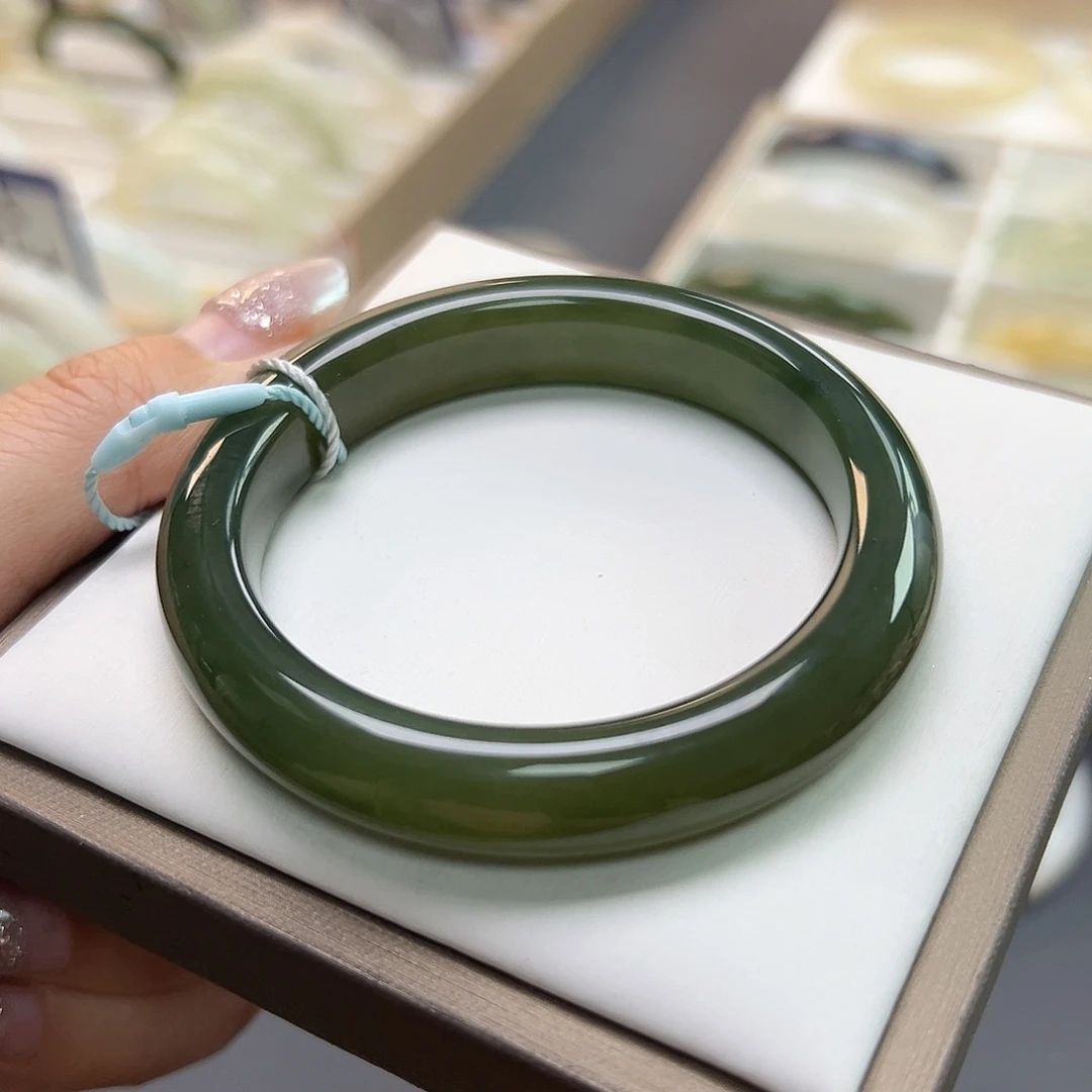 和田玉未镶嵌手镯老料菠菜绿