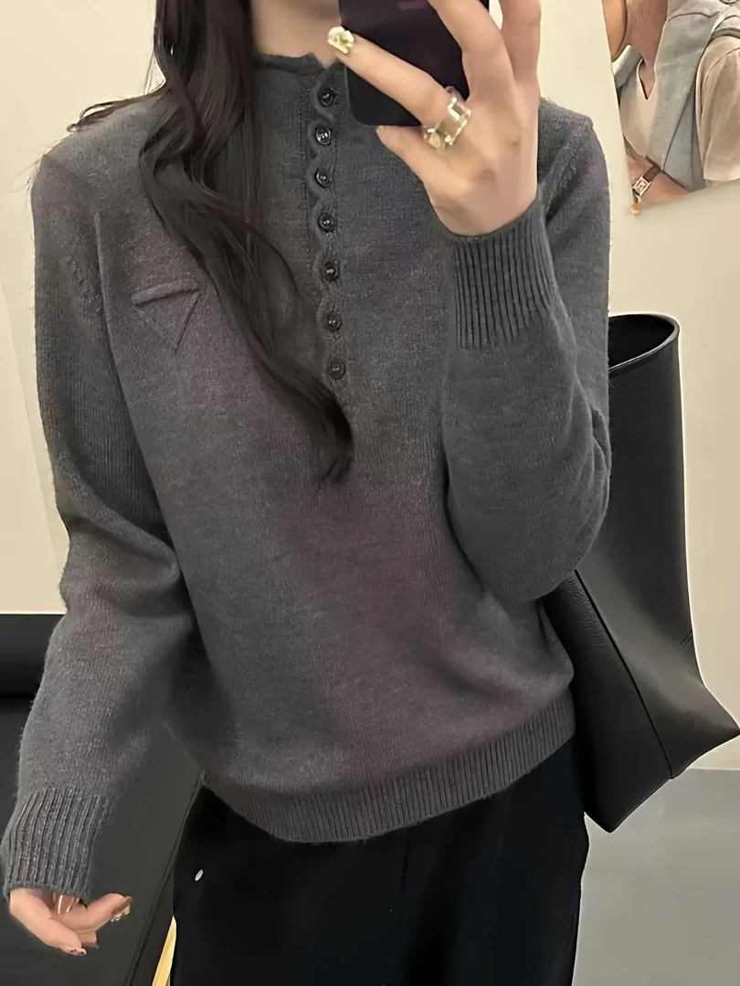 设计感洋气纽扣毛衣女内搭秋冬新款半高领宽松针织打底衫长袖上衣