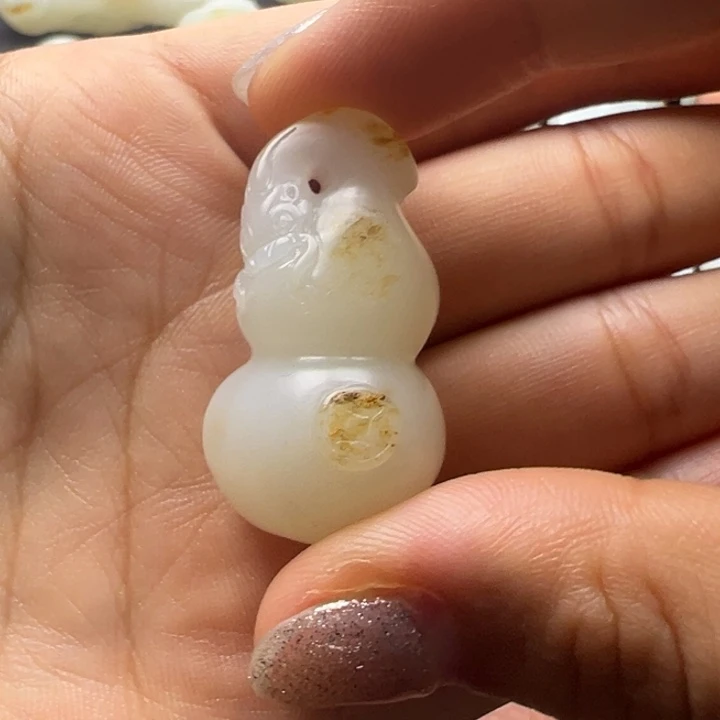 自***翔和田玉（糖玉）未镶嵌颈饰