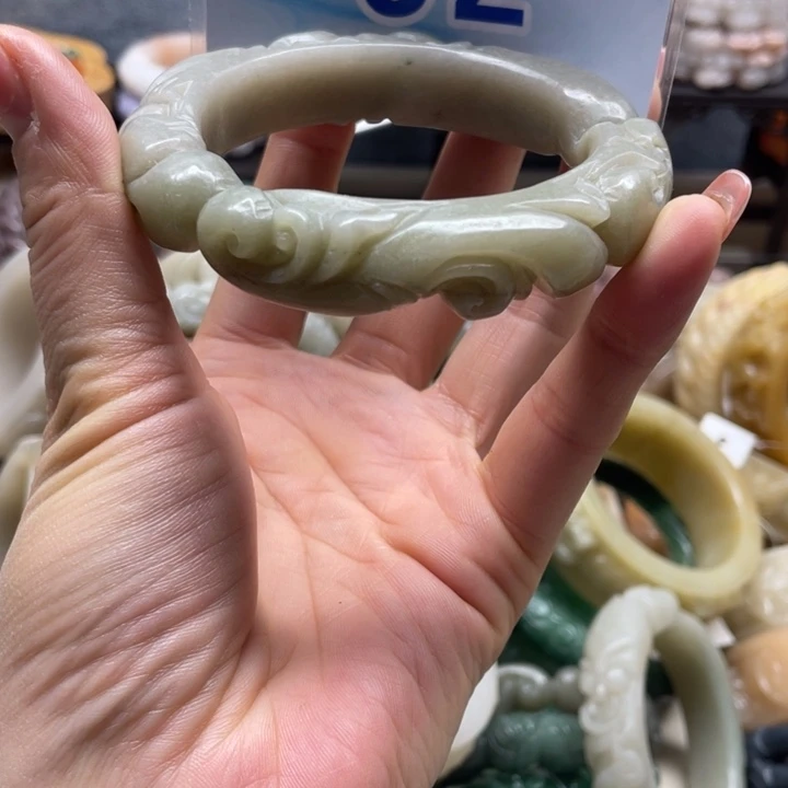 石英岩玉未镶嵌手镯