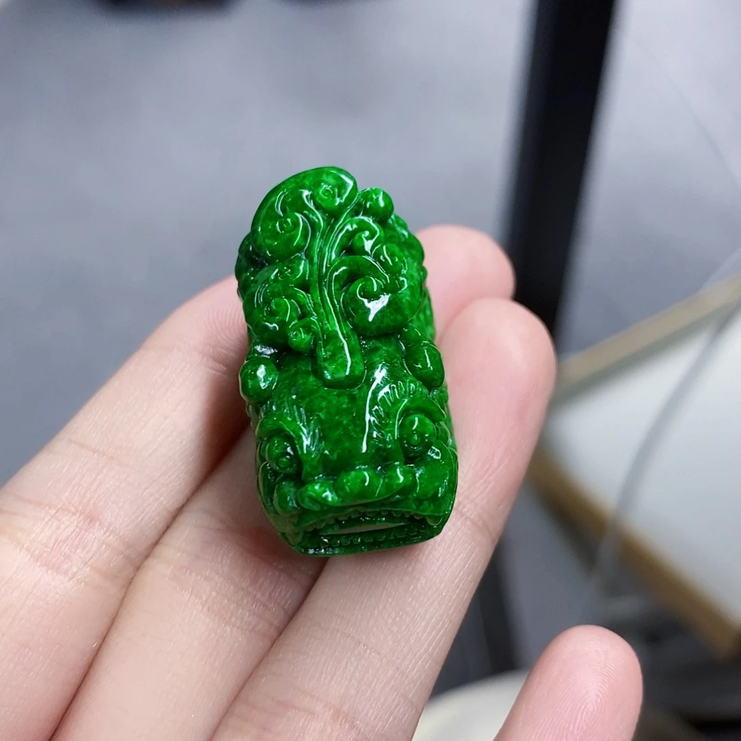 ****尘翡翠未镶嵌颈饰吊坠