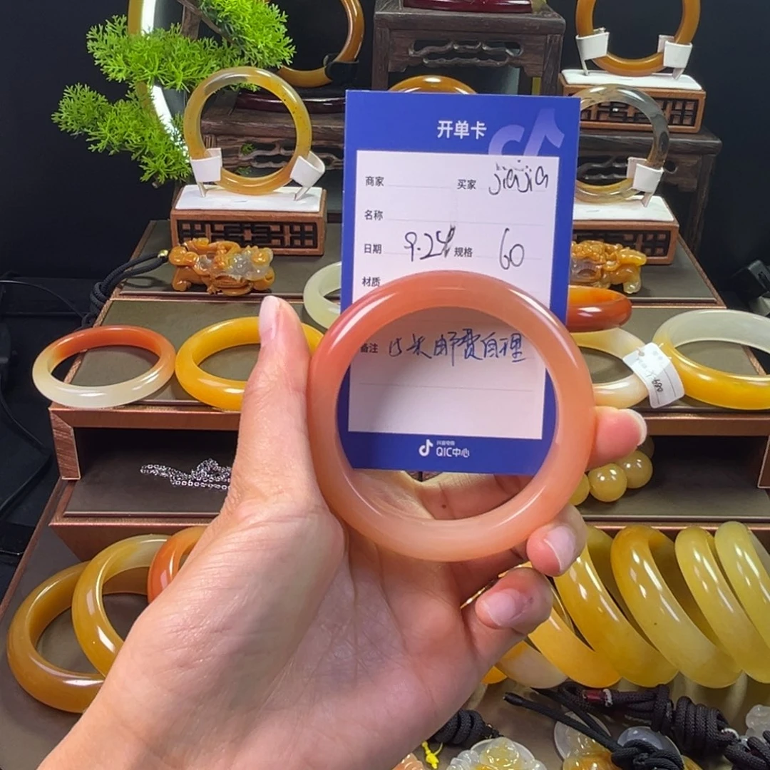 未镶嵌手镯石英质玉j****a
