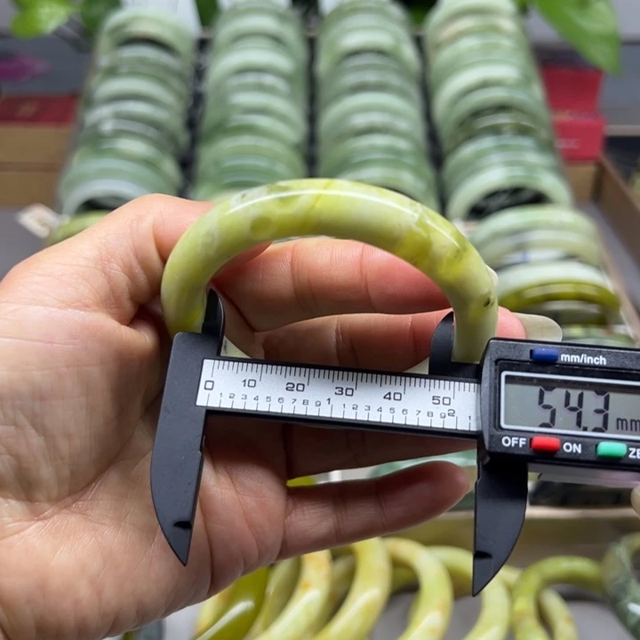 蛇纹石玉未镶嵌手镯62