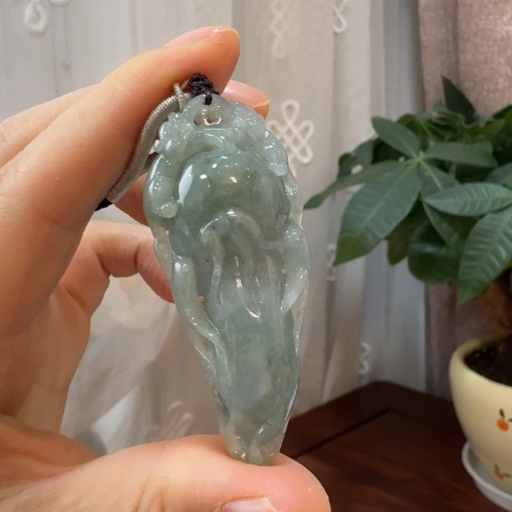 翡翠未镶嵌颈饰人生如意