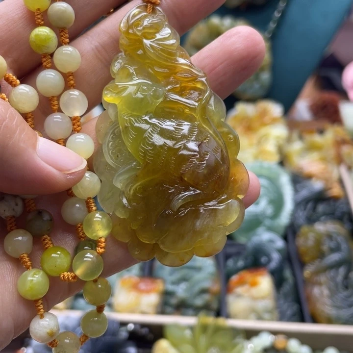 未镶嵌蛇纹石玉颈饰