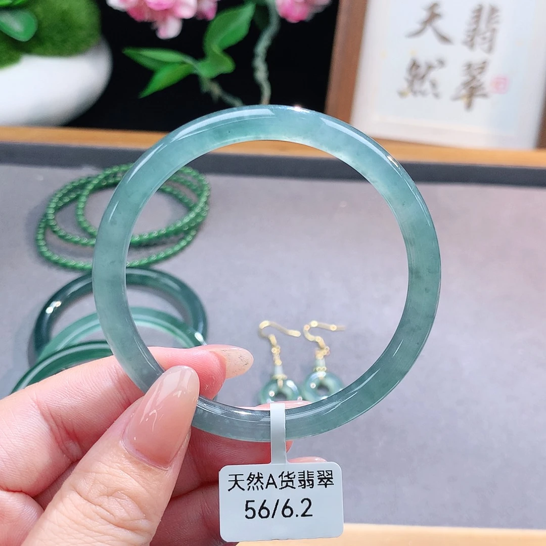 未镶嵌手镯（圆镯）翡翠