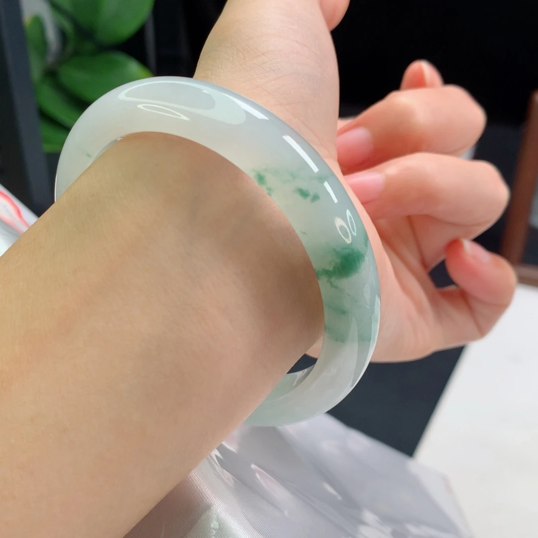 未镶嵌手镯翡翠正圈冰胶润白底飘绿花