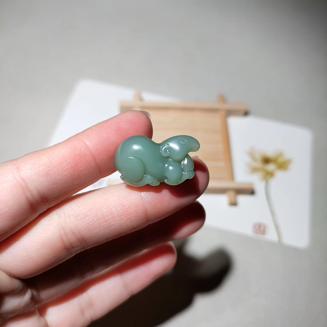 和田玉粉青碧玉生肖老鼠约24.6*14.3*10.6MM