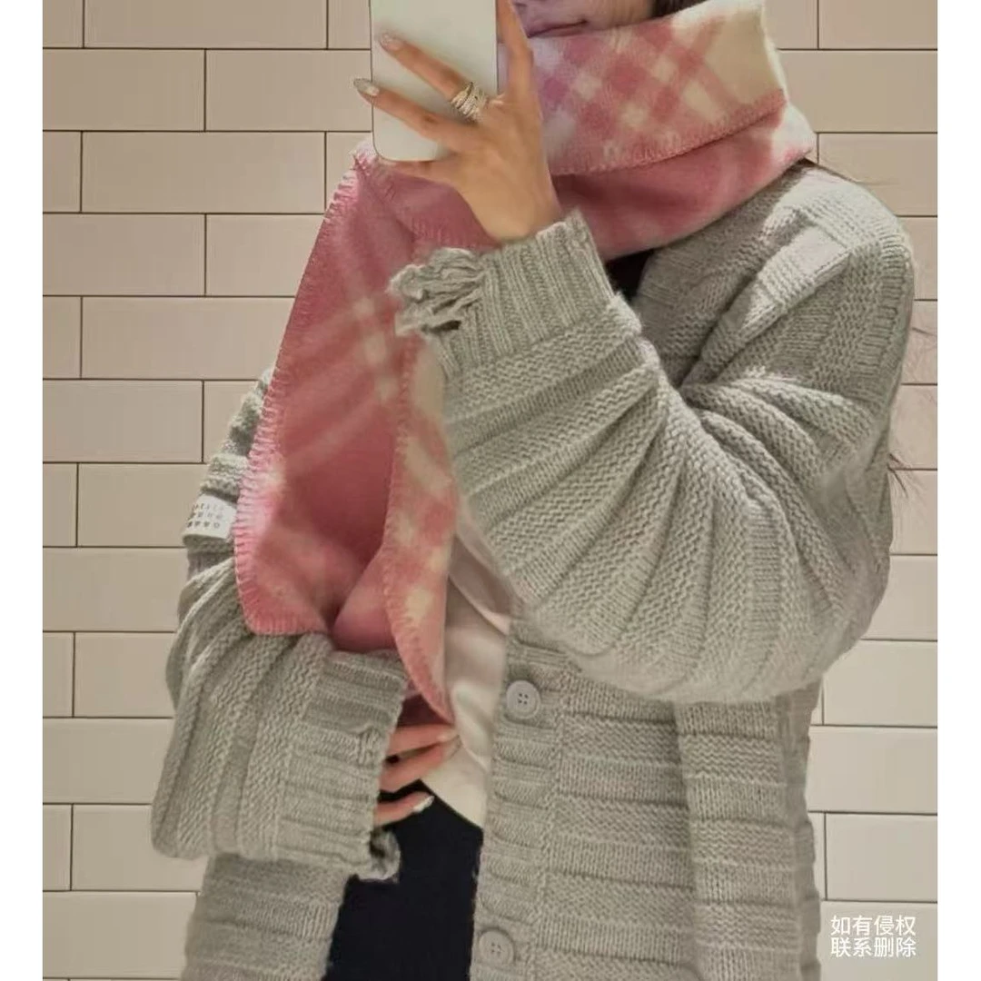 『朱小姐』 早秋慵懒感男女同款时尚破洞毛衣 G378