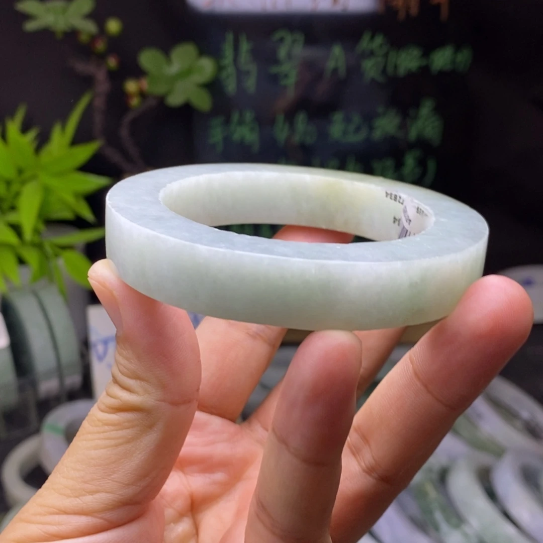 定制翡翠未镶嵌手镯