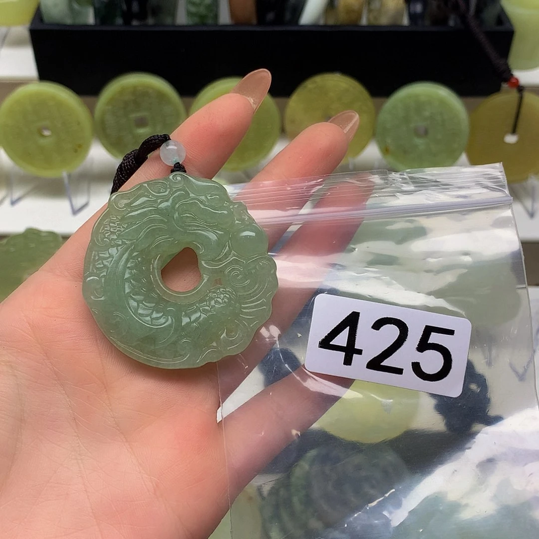 蛇纹石玉颈饰未镶嵌财****?