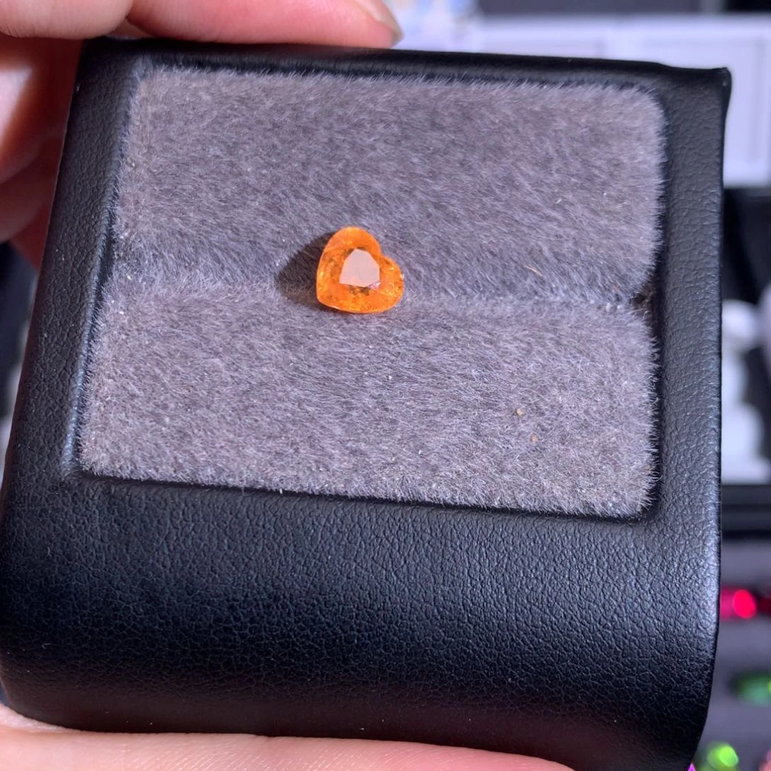 石榴石（芬达石）未镶嵌裸石2.345ct