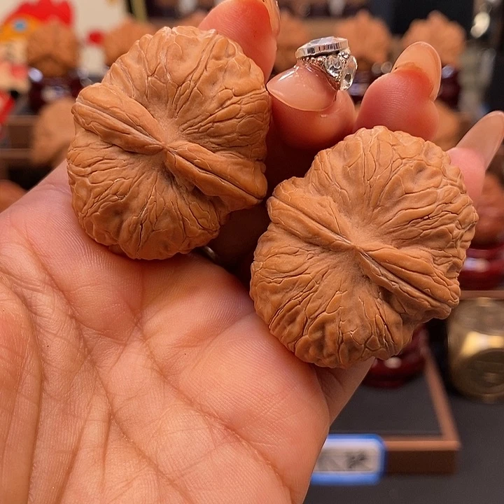 文玩核桃吊坠42全品元宝