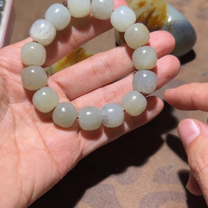 未镶嵌和田玉（糖玉）车挂