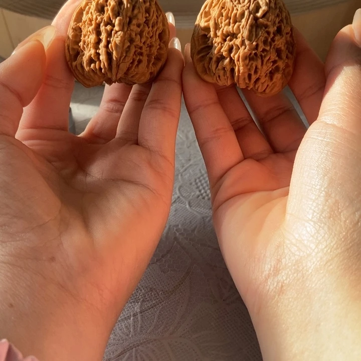 小***哥吊坠文玩核桃正宗南疆石文玩核桃