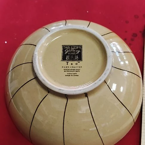 瓷片瓷片，各种摆件，均有瑕疵。沙锅！