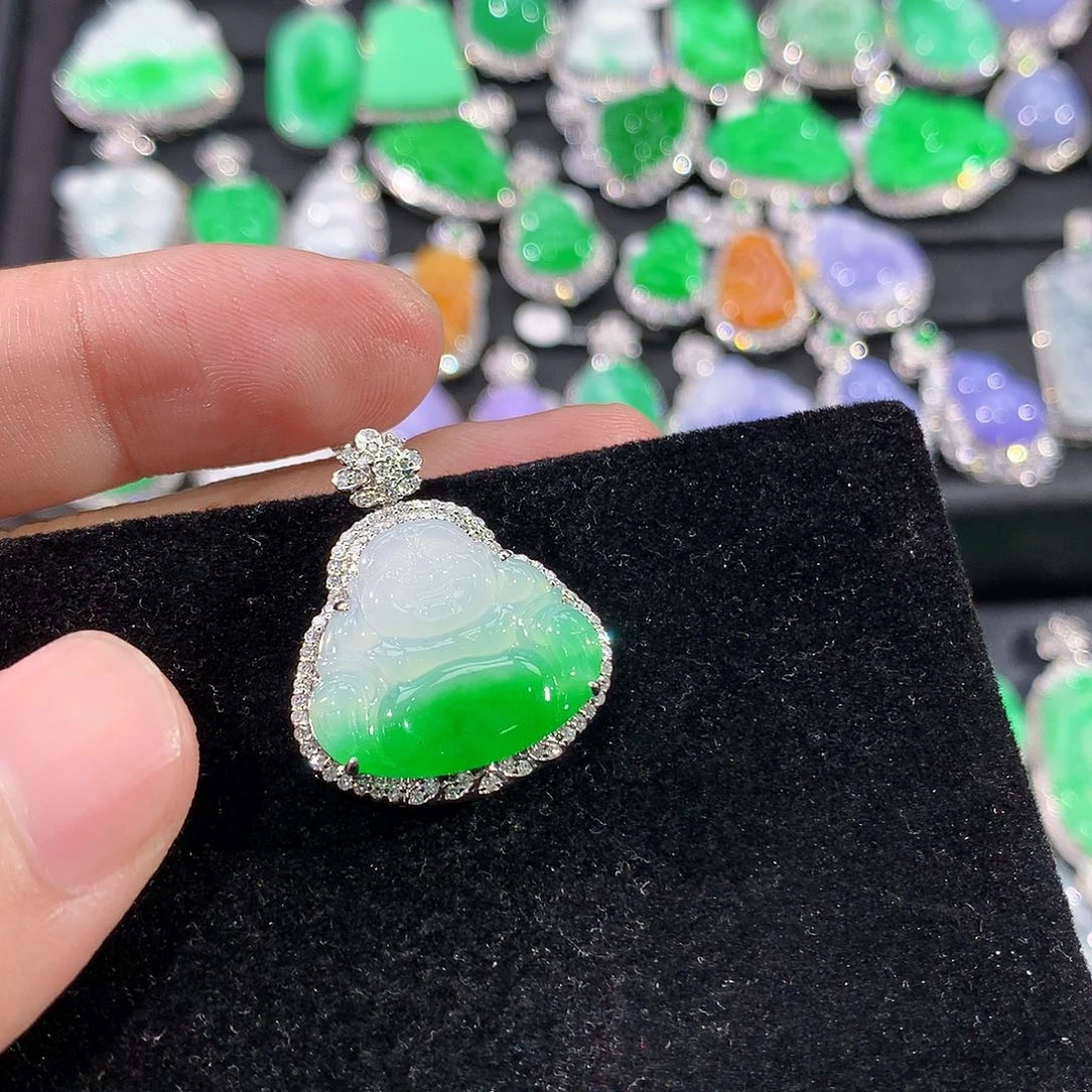 翡翠18K金镶嵌颈饰