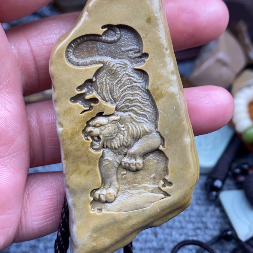 【闪购商品】原石雕刻手把件