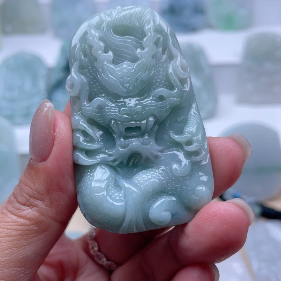 颈饰未镶嵌翡翠龙牌
