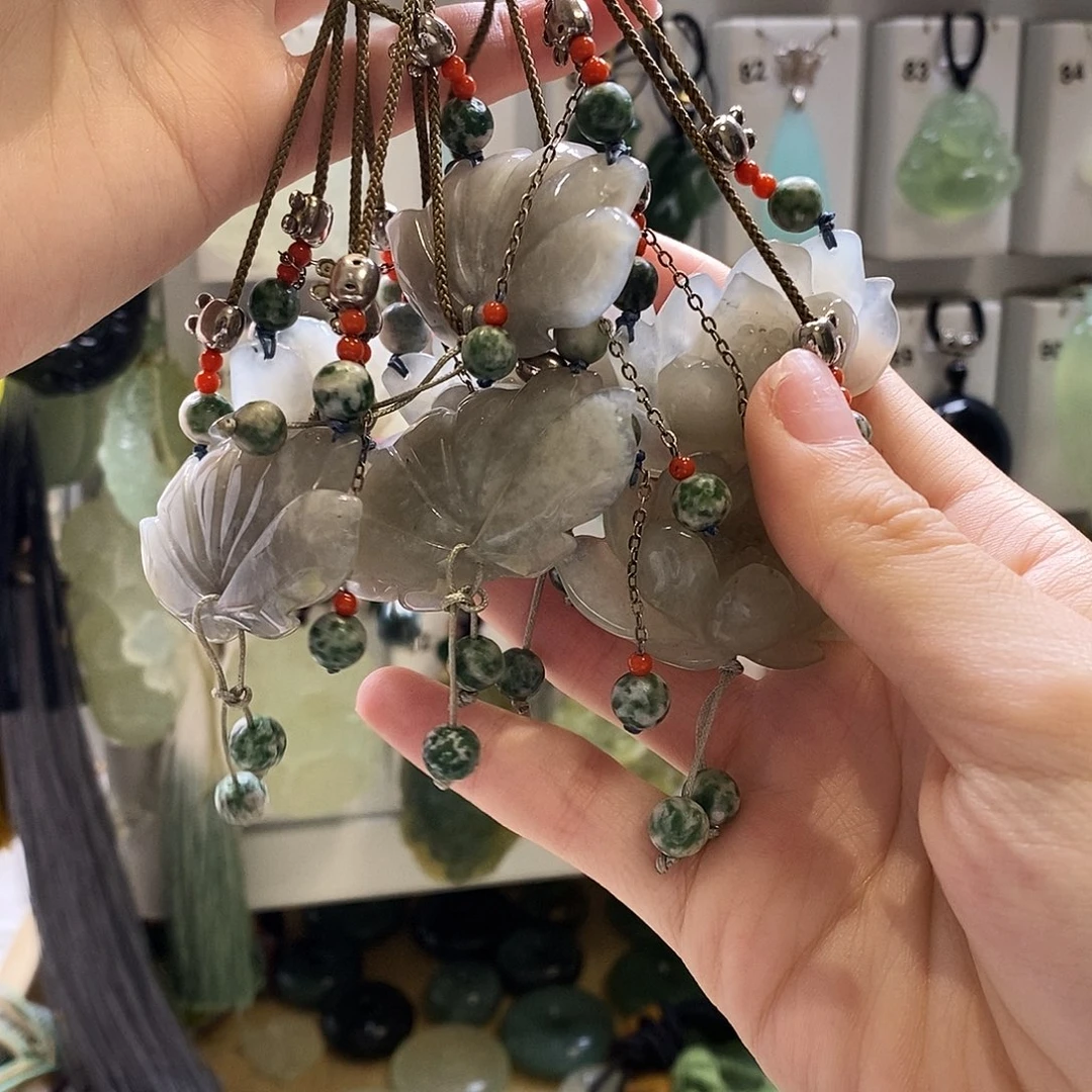蛇纹石玉未镶嵌颈饰