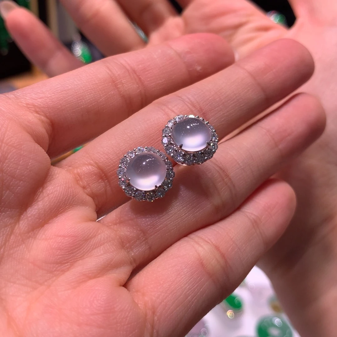 18K金镶嵌翡翠耳饰