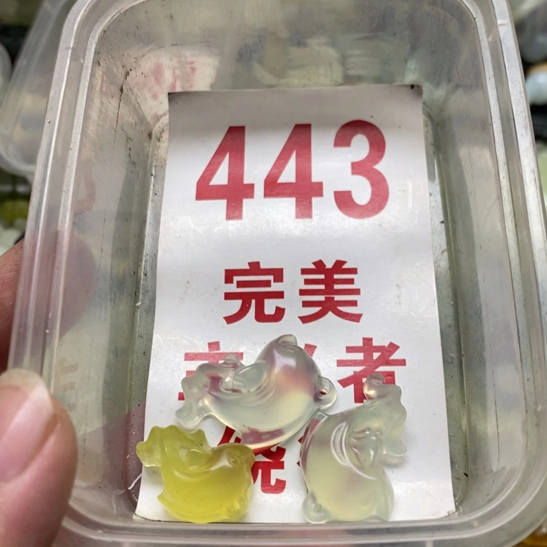 蛇纹石玉挂坠未镶嵌