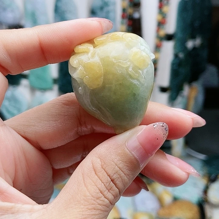 颈饰足铂镶嵌翡翠翡翠