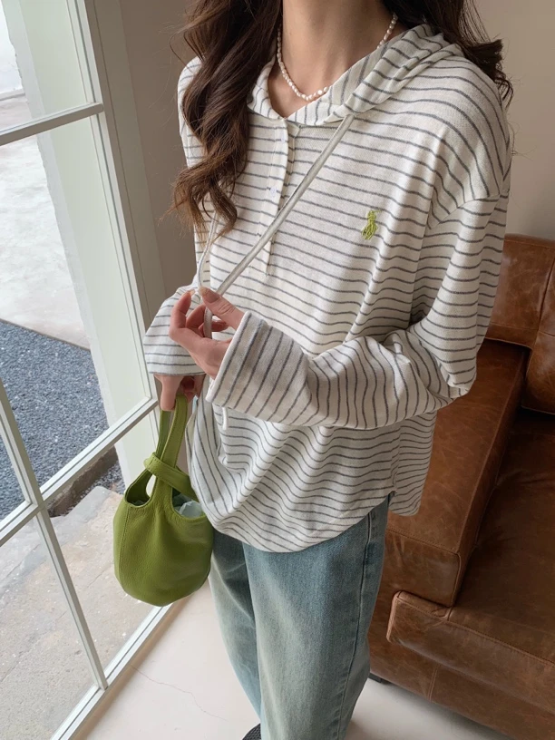 Wwan 巨推荐轻薄透气防晒小马刺绣条纹连帽卫衣女25春季显瘦上衣