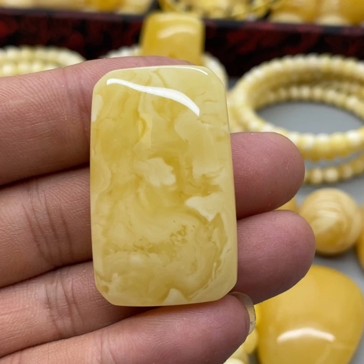 琥珀未镶嵌裸石牌子