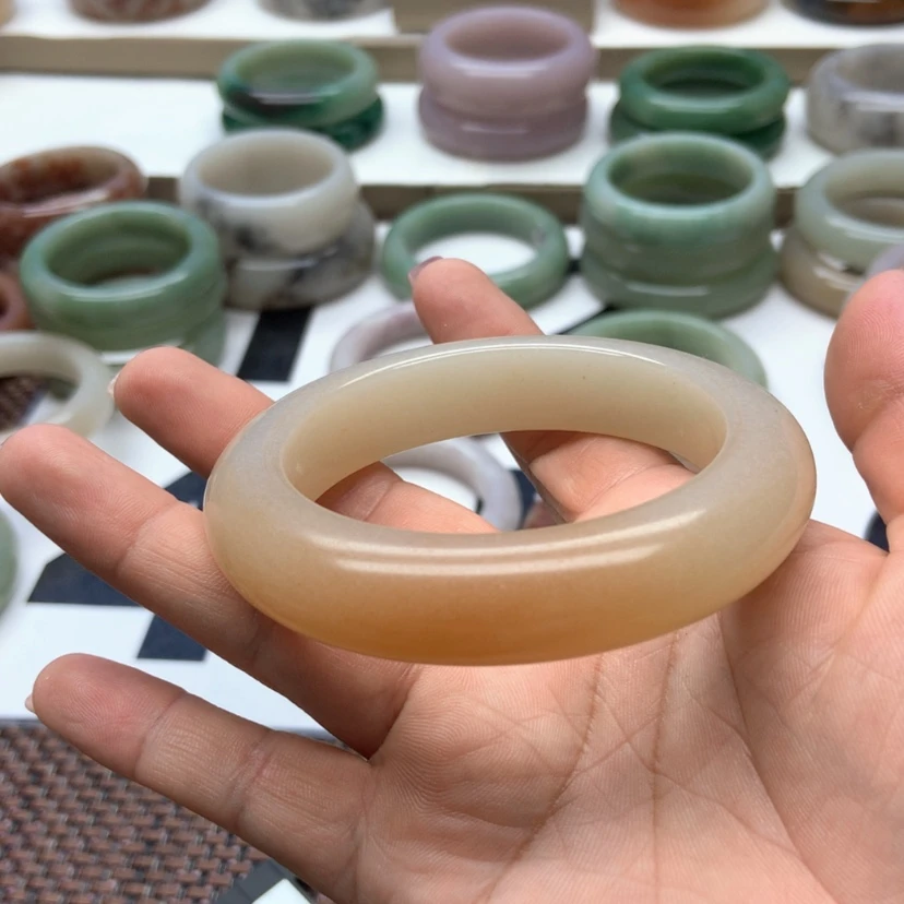 【闪购商品】石英质玉手镯未镶嵌顺***丫