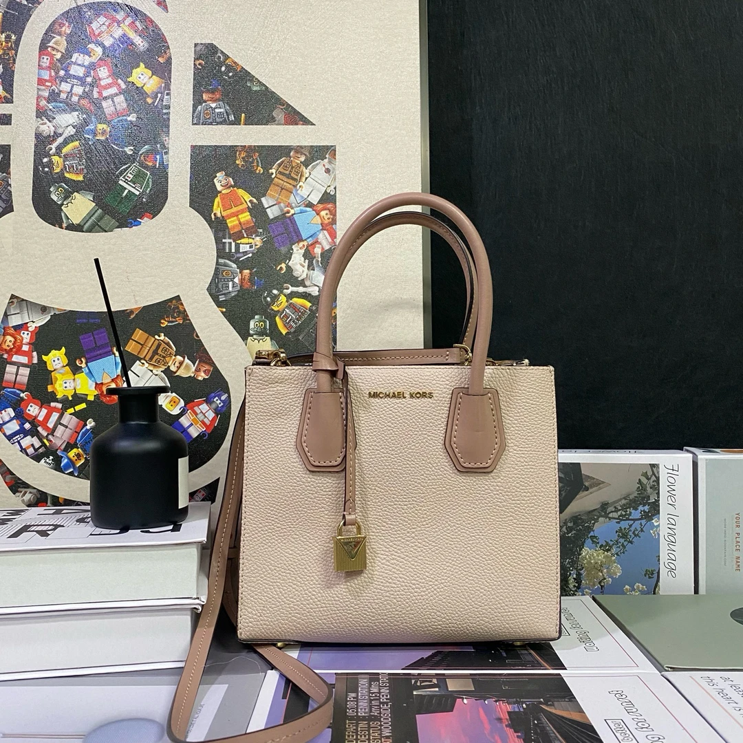95新 MICHAEL KORS/迈克高仕 22147斜挎包21*18