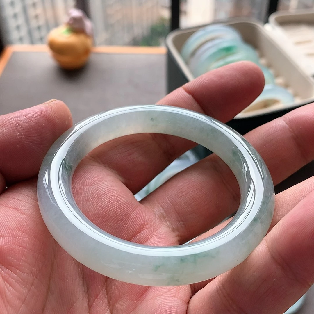 未镶嵌手镯翡翠天然翡翠手镯