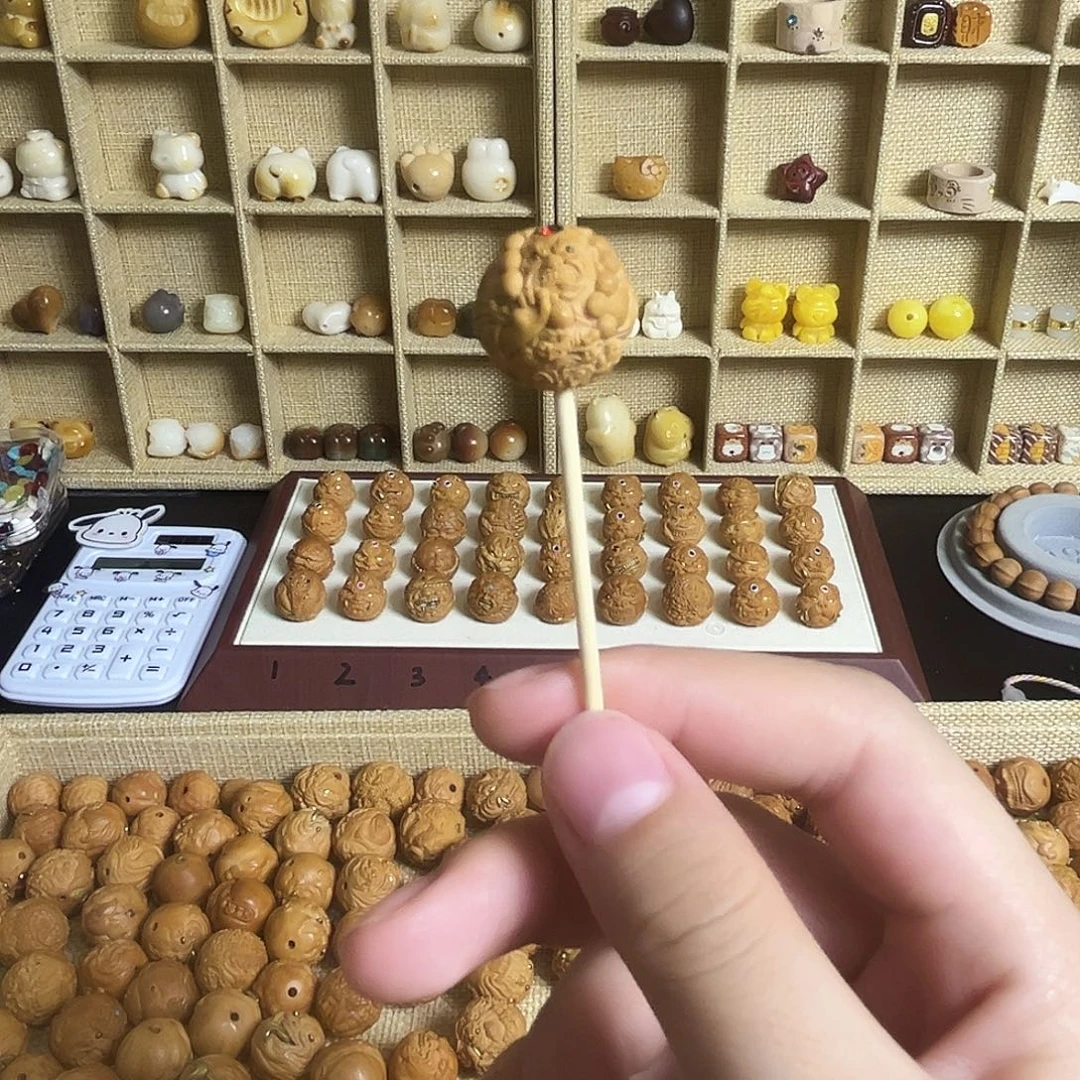 吊坠猴头核桃镶嵌单颗祥龙罗汉