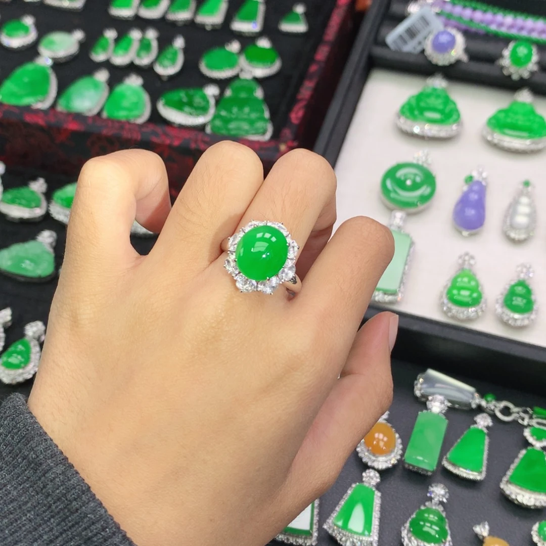 翡翠18K金镶嵌戒指